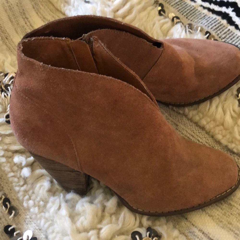 Nyla Suede Camel Color Bootie 8.5 Size - image 2